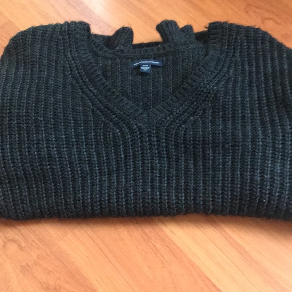 American Eagle Vneck sweater - Picture 4 of 5